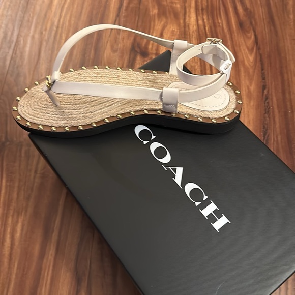 Ladies off white gorgeous Sandel worn with anything to enhance your alfit - Picture 5 of 7